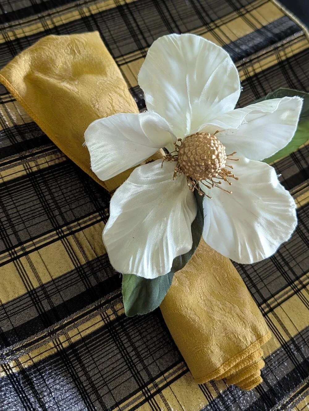 set of 10 MAGNOLIA NAPKIN RINGS flower